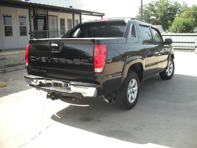 2004 Chevrolet Avalanche C350 4dr Sdn 3.5L Sport RWD Sedan