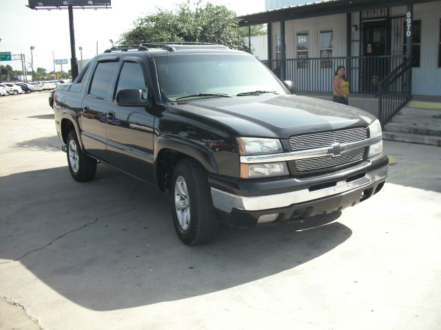 2004 Chevrolet Avalanche C350 4dr Sdn 3.5L Sport RWD Sedan