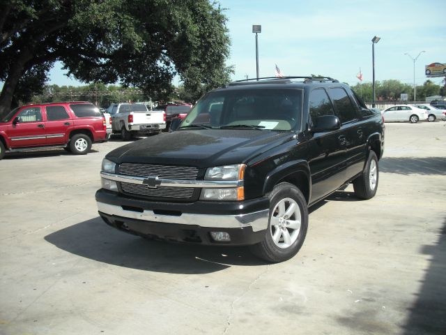 2004 Chevrolet Avalanche C350 4dr Sdn 3.5L Sport RWD Sedan