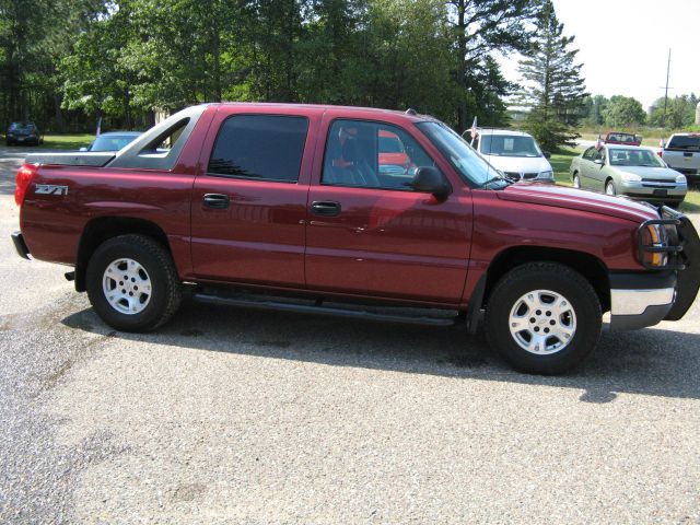 2004 Chevrolet Avalanche C350 4dr Sdn 3.5L Sport RWD Sedan