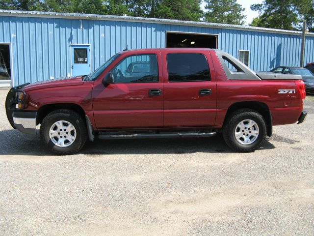 2004 Chevrolet Avalanche C350 4dr Sdn 3.5L Sport RWD Sedan