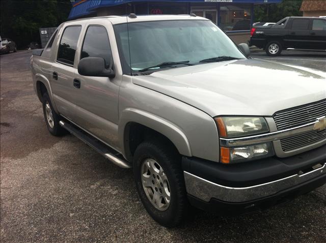 2004 Chevrolet Avalanche C350 4dr Sdn 3.5L Sport RWD Sedan