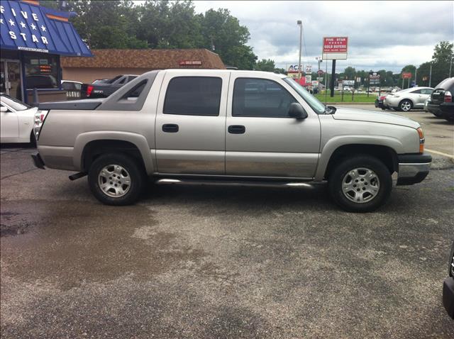 2004 Chevrolet Avalanche C350 4dr Sdn 3.5L Sport RWD Sedan