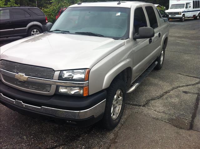 2004 Chevrolet Avalanche C350 4dr Sdn 3.5L Sport RWD Sedan