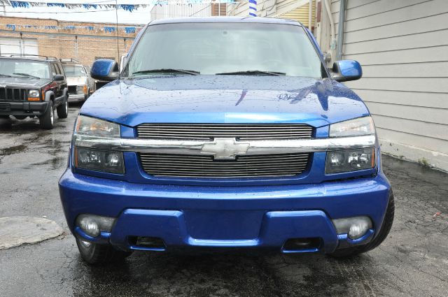 2004 Chevrolet Avalanche C350 4dr Sdn 3.5L Sport RWD Sedan