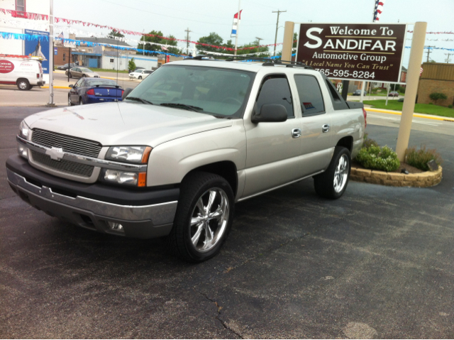 2004 Chevrolet Avalanche C350 4dr Sdn 3.5L Sport RWD Sedan