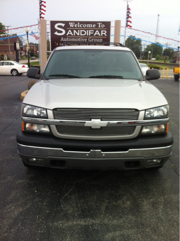 2004 Chevrolet Avalanche C350 4dr Sdn 3.5L Sport RWD Sedan