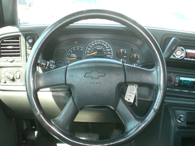 2004 Chevrolet Avalanche C300 4dr Sdn 3.0L Sport RWD Sedan