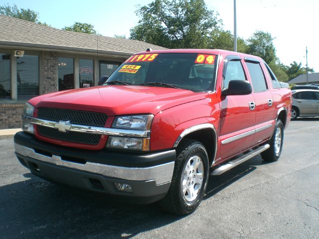 2004 Chevrolet Avalanche C300 4dr Sdn 3.0L Sport RWD Sedan