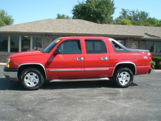 2004 Chevrolet Avalanche C300 4dr Sdn 3.0L Sport RWD Sedan