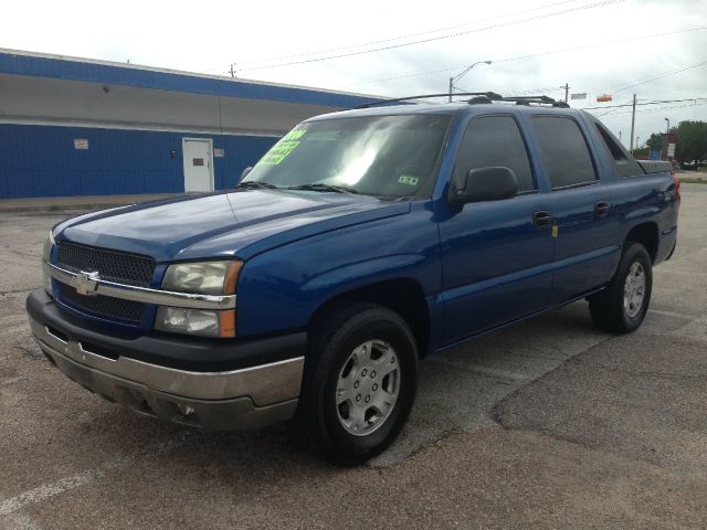 2004 Chevrolet Avalanche C350 4dr Sdn 3.5L Sport RWD Sedan