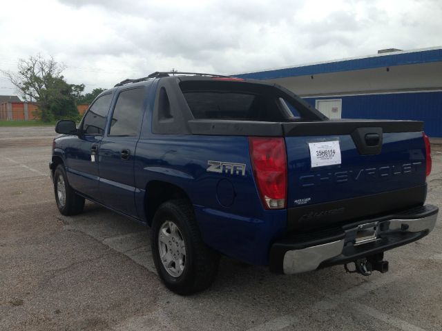 2004 Chevrolet Avalanche C350 4dr Sdn 3.5L Sport RWD Sedan