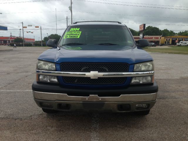 2004 Chevrolet Avalanche C350 4dr Sdn 3.5L Sport RWD Sedan