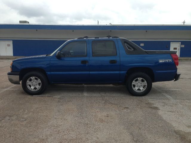 2004 Chevrolet Avalanche C350 4dr Sdn 3.5L Sport RWD Sedan