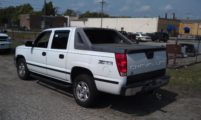 2004 Chevrolet Avalanche C350 4dr Sdn 3.5L Sport RWD Sedan