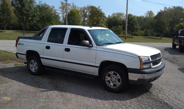 2004 Chevrolet Avalanche C350 4dr Sdn 3.5L Sport RWD Sedan