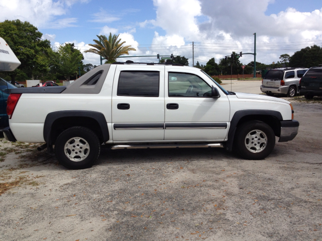 2004 Chevrolet Avalanche C350 4dr Sdn 3.5L Sport RWD Sedan