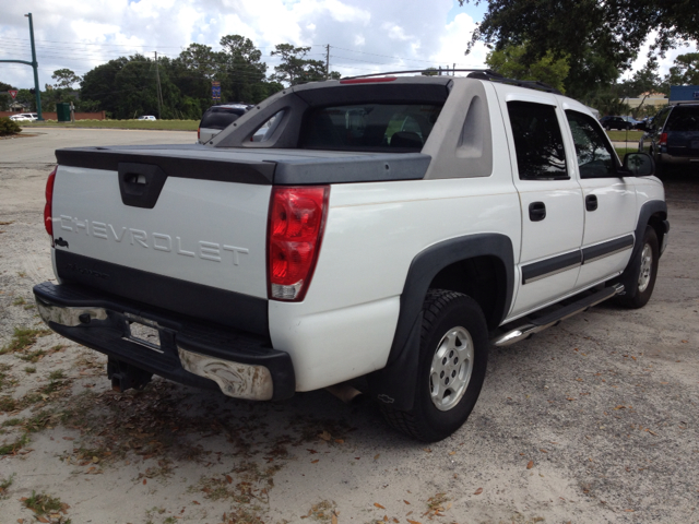 2004 Chevrolet Avalanche C350 4dr Sdn 3.5L Sport RWD Sedan