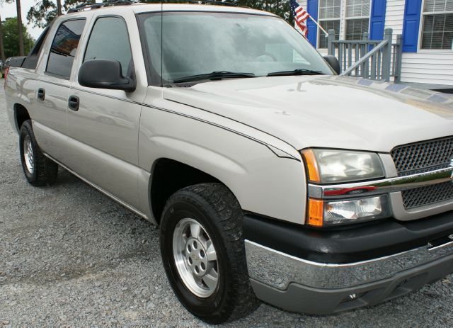 2004 Chevrolet Avalanche C350 4dr Sdn 3.5L Sport RWD Sedan