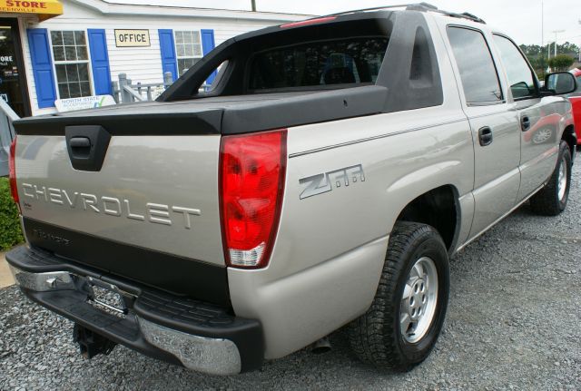 2004 Chevrolet Avalanche C350 4dr Sdn 3.5L Sport RWD Sedan