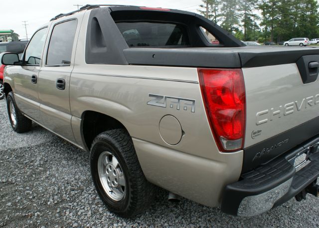 2004 Chevrolet Avalanche C350 4dr Sdn 3.5L Sport RWD Sedan