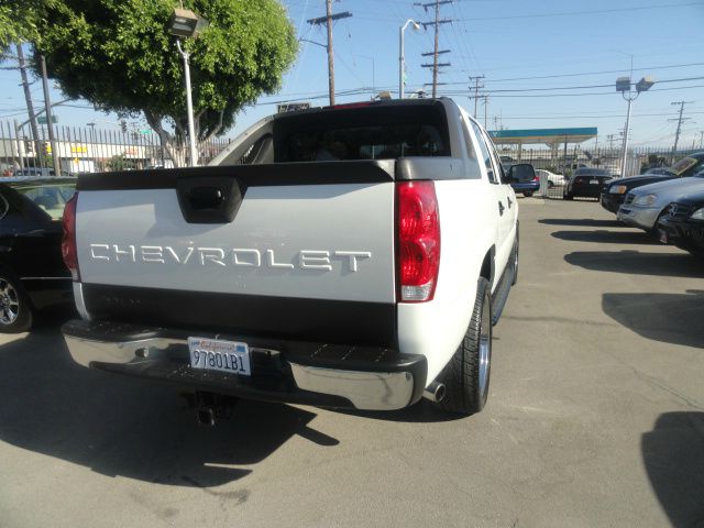 2004 Chevrolet Avalanche C350 4dr Sdn 3.5L Sport RWD Sedan