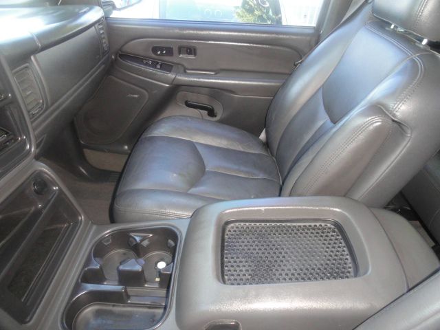 2004 Chevrolet Avalanche C350 4dr Sdn 3.5L Sport RWD Sedan