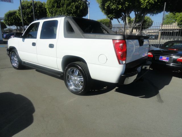 2004 Chevrolet Avalanche C350 4dr Sdn 3.5L Sport RWD Sedan