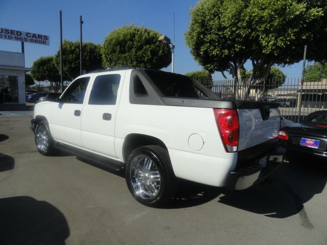 2004 Chevrolet Avalanche C350 4dr Sdn 3.5L Sport RWD Sedan