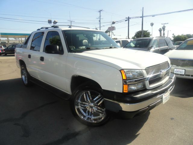 2004 Chevrolet Avalanche C350 4dr Sdn 3.5L Sport RWD Sedan