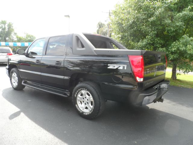 2004 Chevrolet Avalanche C350 4dr Sdn 3.5L Sport RWD Sedan