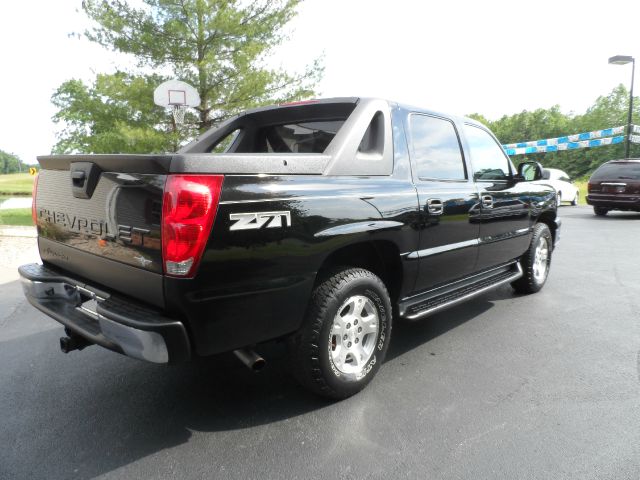 2004 Chevrolet Avalanche C350 4dr Sdn 3.5L Sport RWD Sedan