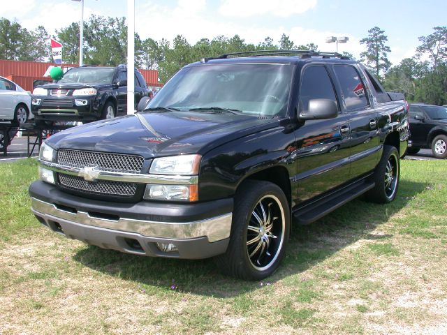 2004 Chevrolet Avalanche C350 4dr Sdn 3.5L Sport RWD Sedan