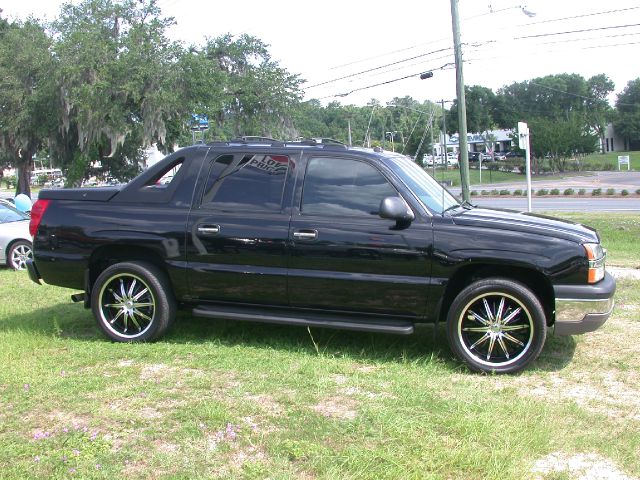 2004 Chevrolet Avalanche C350 4dr Sdn 3.5L Sport RWD Sedan