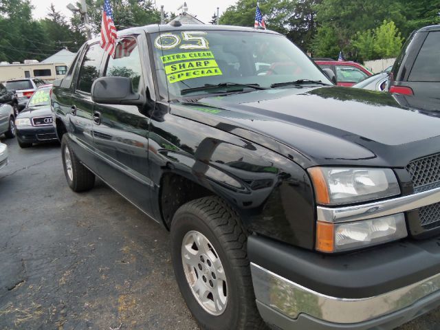 2005 Chevrolet Avalanche C350 4dr Sdn 3.5L Sport RWD Sedan