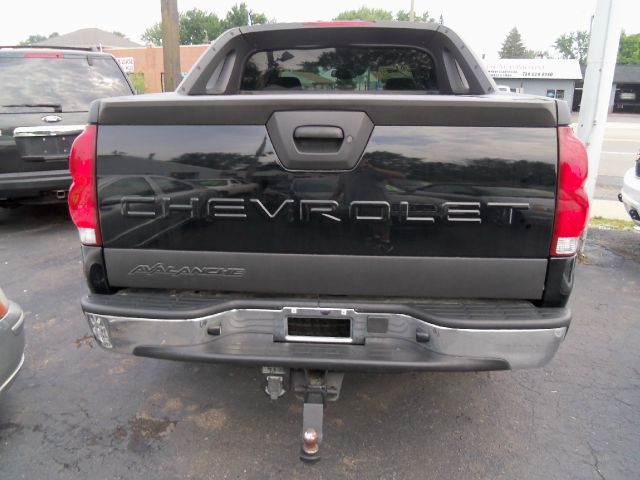 2005 Chevrolet Avalanche C350 4dr Sdn 3.5L Sport RWD Sedan