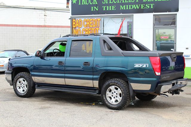 2005 Chevrolet Avalanche C350 4dr Sdn 3.5L Sport RWD Sedan