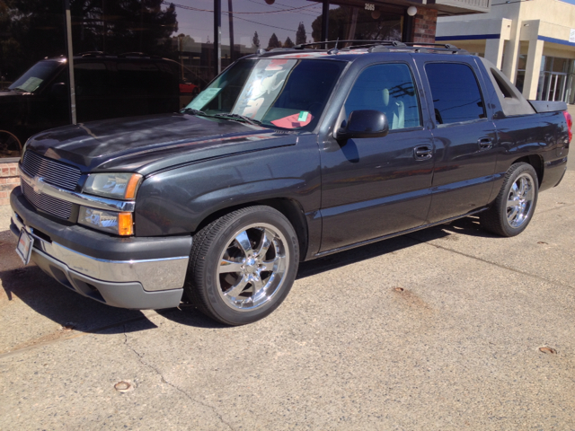 2005 Chevrolet Avalanche C350 4dr Sdn 3.5L Sport RWD Sedan