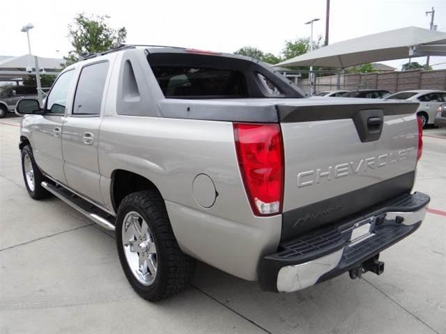 2005 Chevrolet Avalanche Unknown