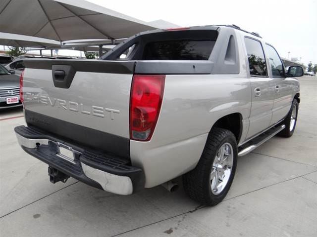 2005 Chevrolet Avalanche Unknown