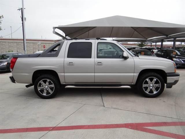 2005 Chevrolet Avalanche Unknown