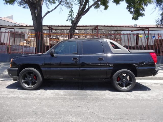 2005 Chevrolet Avalanche C350 4dr Sdn 3.5L Sport RWD Sedan