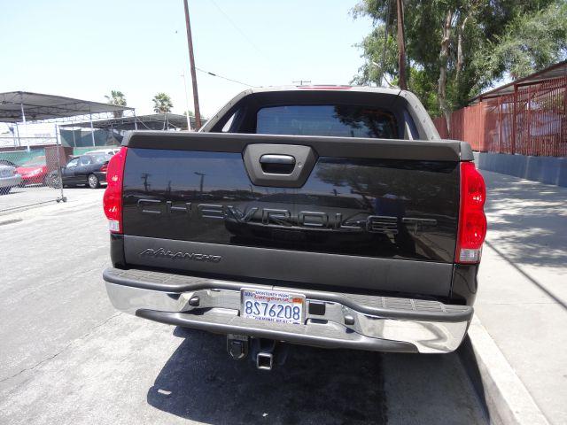 2005 Chevrolet Avalanche C350 4dr Sdn 3.5L Sport RWD Sedan