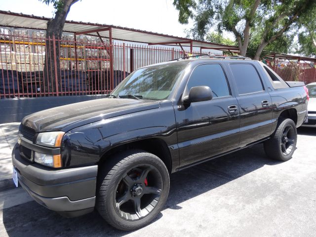 2005 Chevrolet Avalanche C350 4dr Sdn 3.5L Sport RWD Sedan