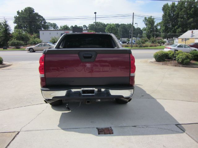 2005 Chevrolet Avalanche C350 4dr Sdn 3.5L Sport RWD Sedan