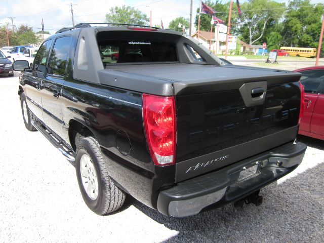 2005 Chevrolet Avalanche C350 4dr Sdn 3.5L Sport RWD Sedan