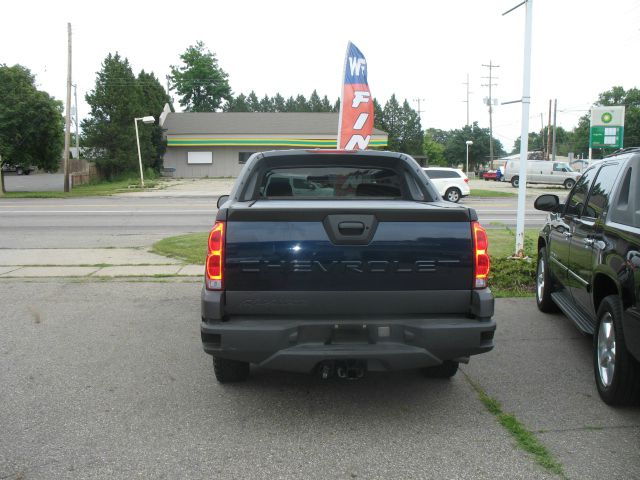 2005 Chevrolet Avalanche C350 4dr Sdn 3.5L Sport RWD Sedan