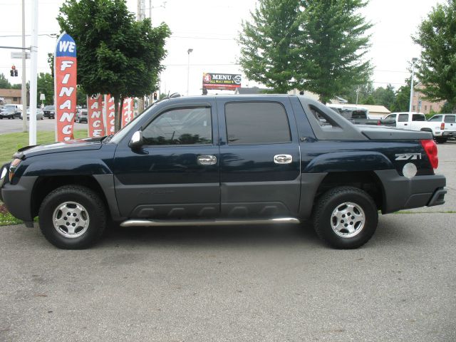 2005 Chevrolet Avalanche C350 4dr Sdn 3.5L Sport RWD Sedan