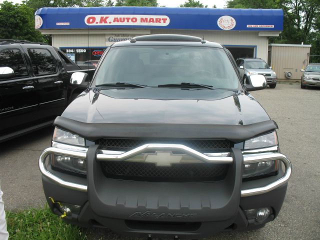 2005 Chevrolet Avalanche C350 4dr Sdn 3.5L Sport RWD Sedan