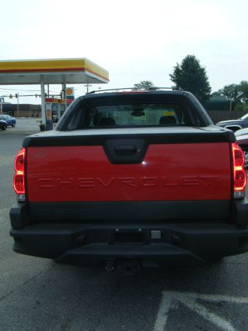 2005 Chevrolet Avalanche C350 4dr Sdn 3.5L Sport RWD Sedan